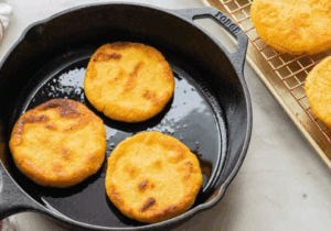 arepas street food venezuela