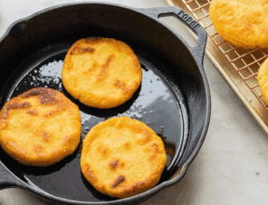 arepas street food venezuela